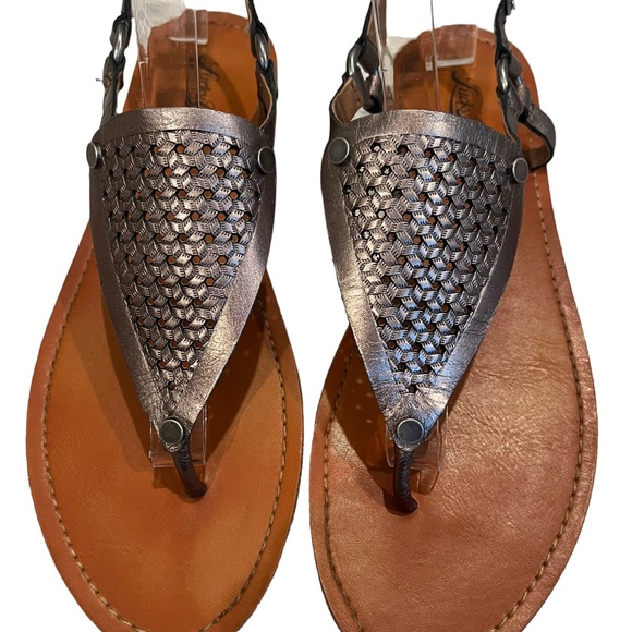 Lucky Brand Abell Triangle Leather Flat Sandals - Picture 2 of 9